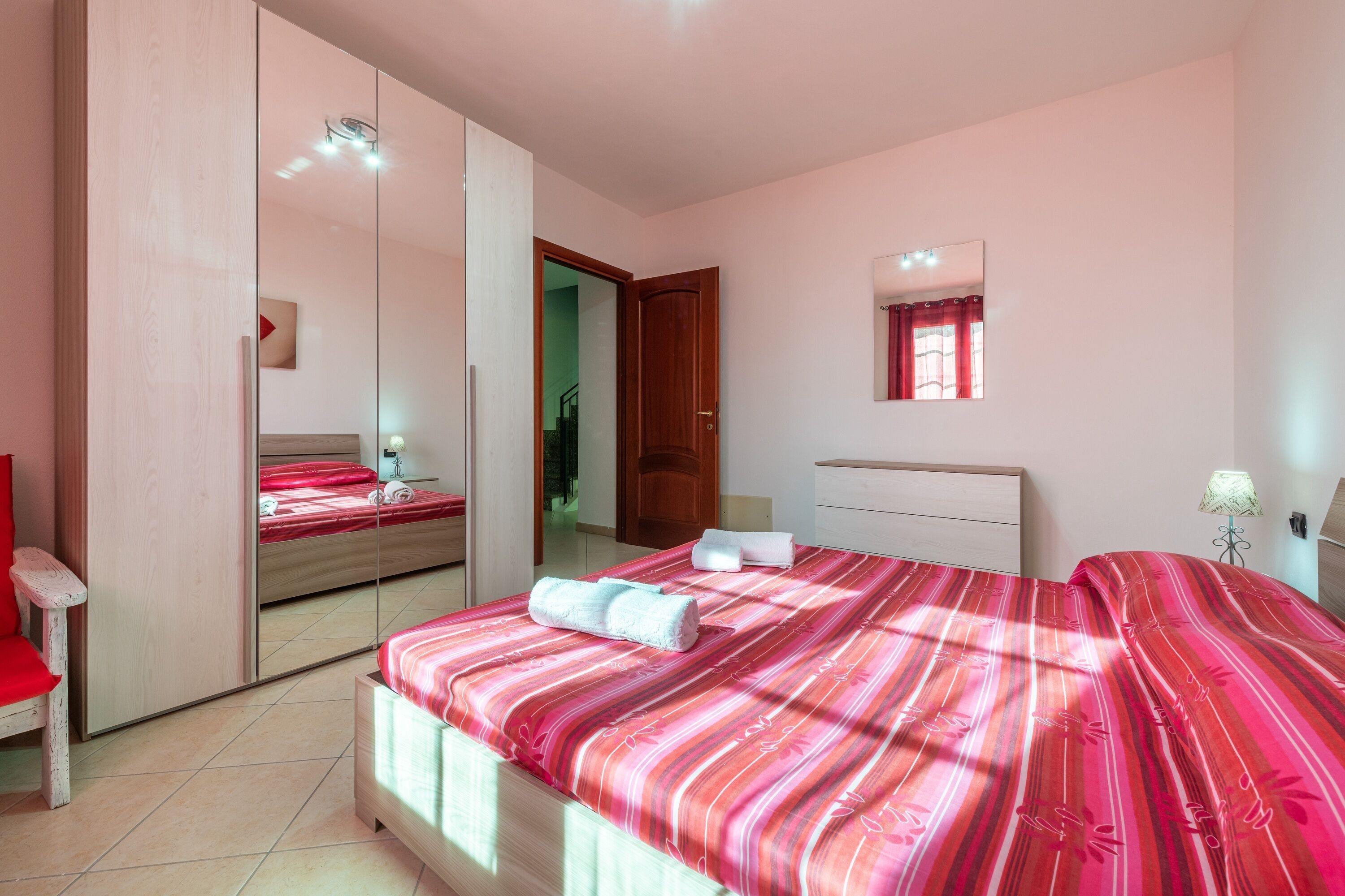 2 camere, ferro/asse da stiro, Wi-Fi gratuito, lenzuola