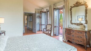 5 bedrooms, desk, iron/ironing board, free WiFi - Villa Il Cedro 10+1, Emma Villas (Valverde)
