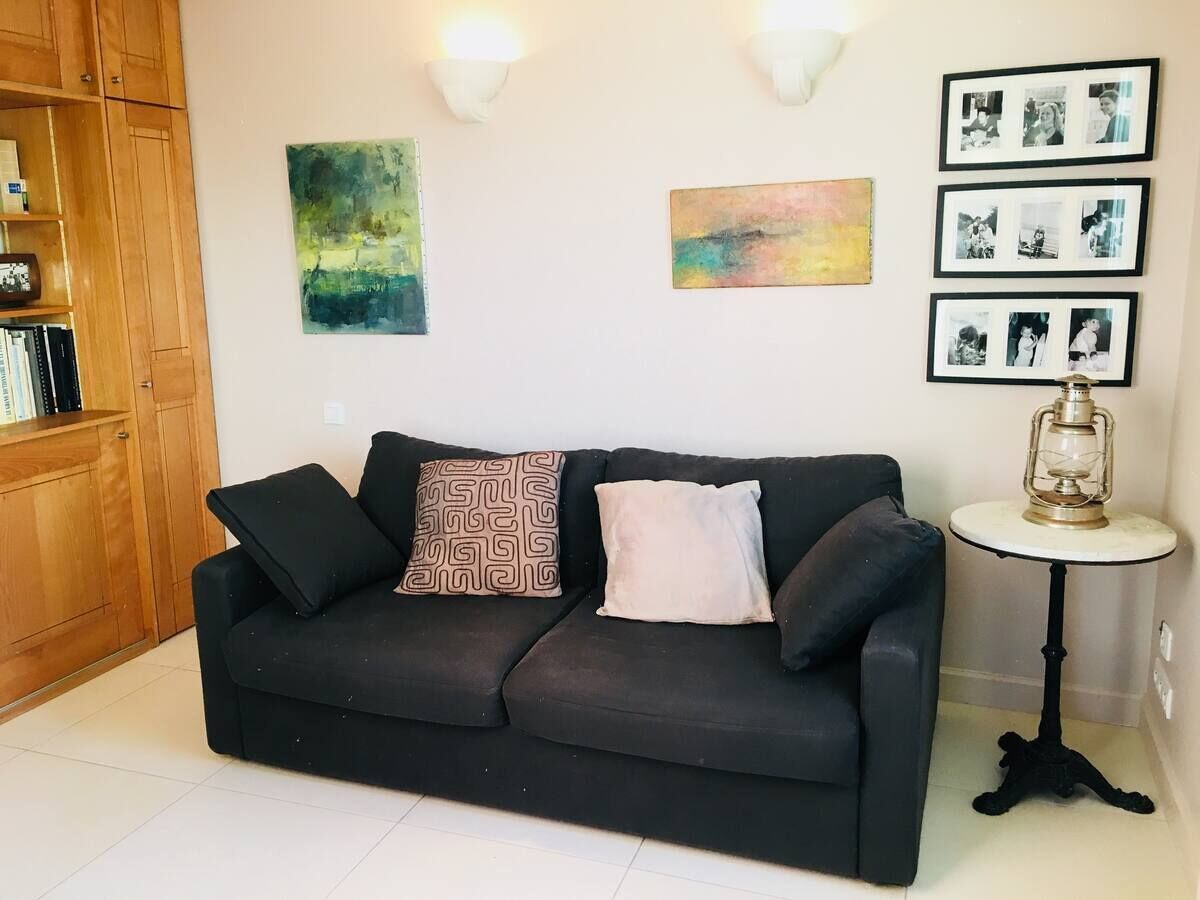 Character villa with direct access to the beach