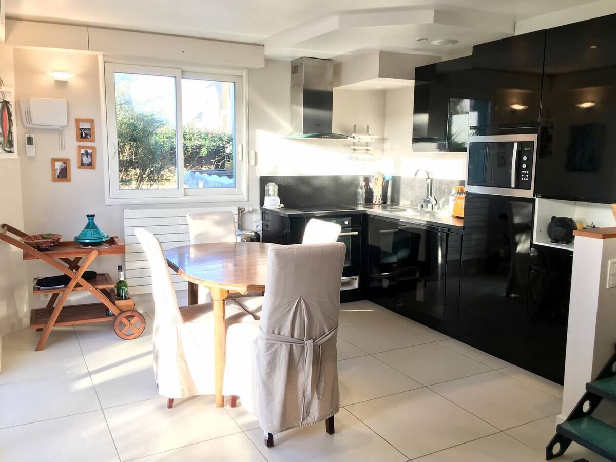 Character villa with direct access to the beach