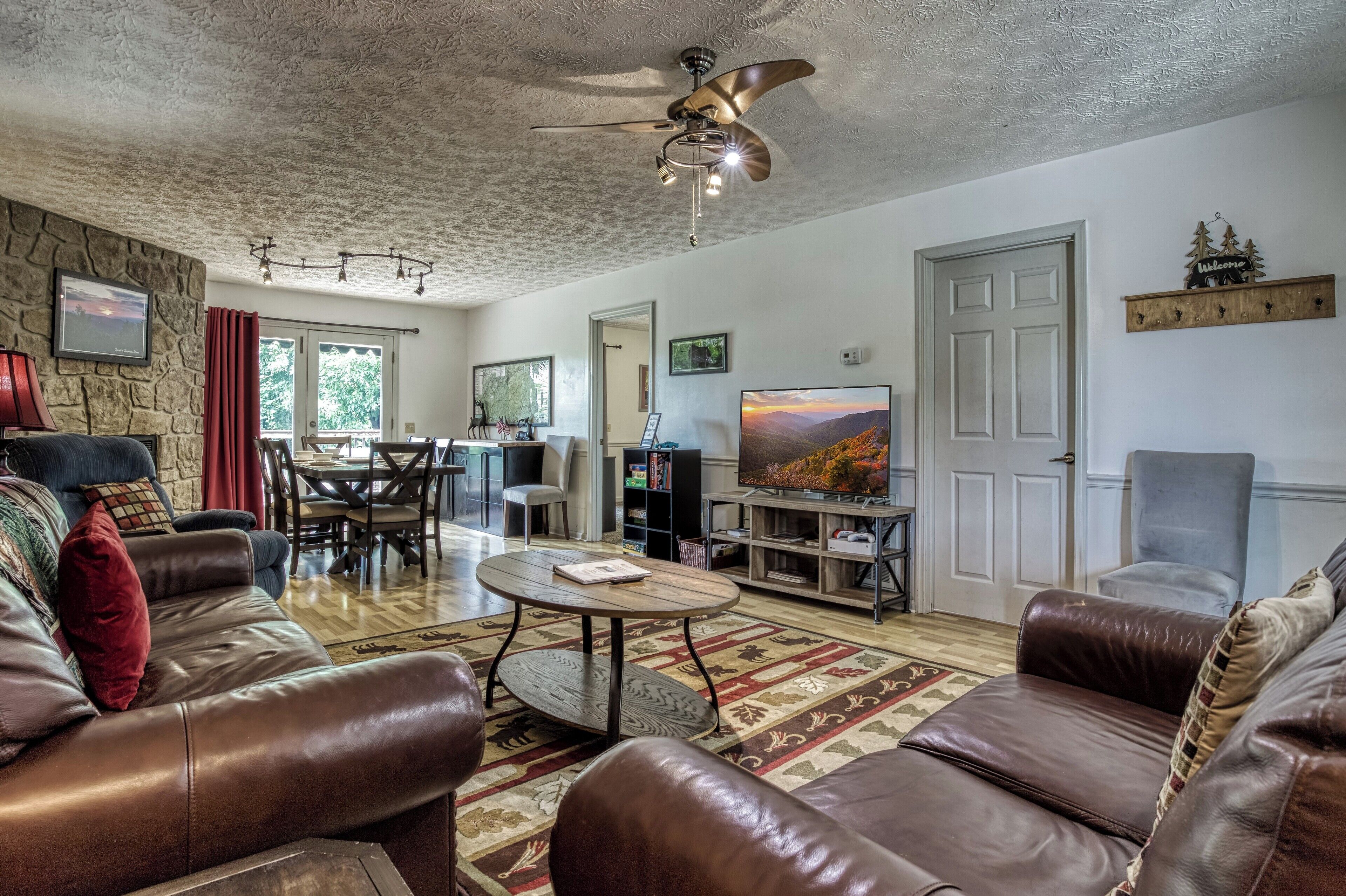 Apple Valley Hideaway Get $565 of FREE area attraction tickets for each paid day