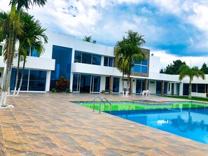 Piscine extérieure