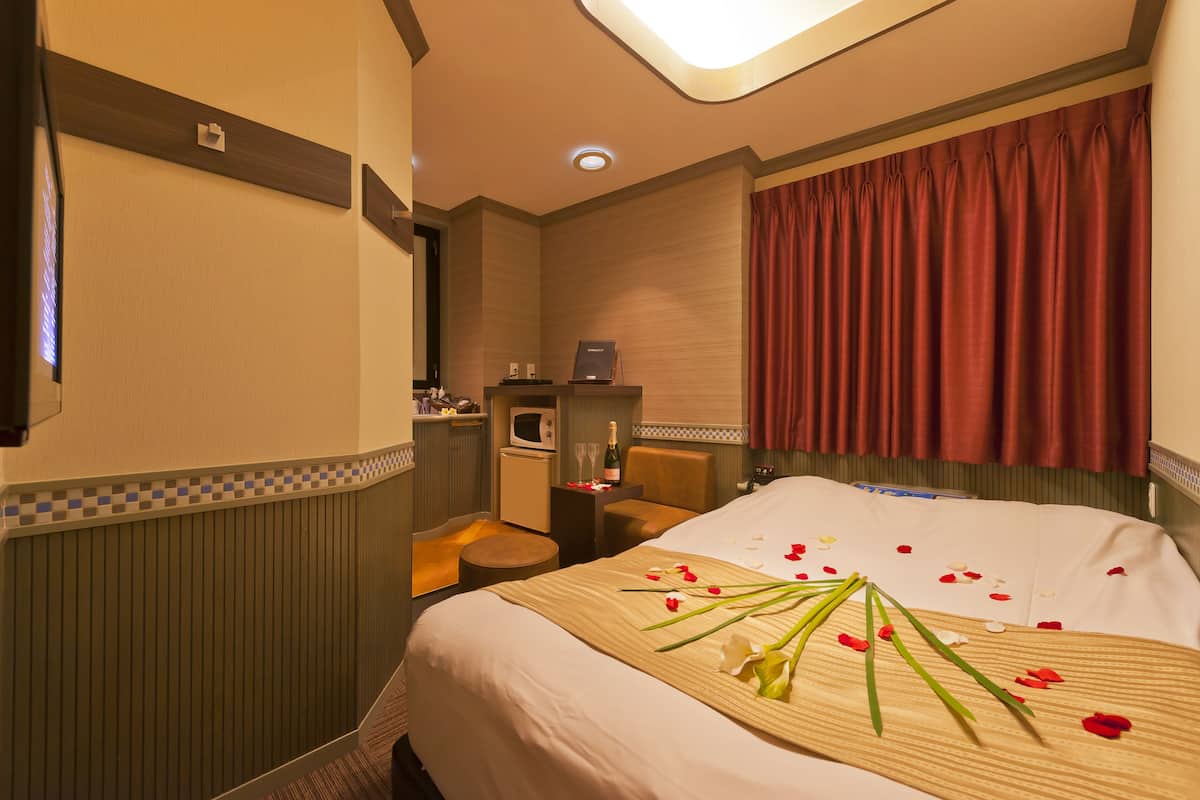 Minibar, free WiFi