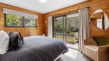5 habitaciones, tabla de planchar con plancha, wifi y ropa de cama
