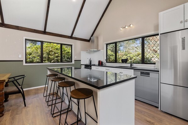 Kühlschrank, Mikrowelle, Geschirrspüler