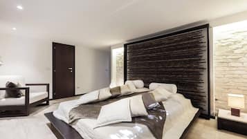 Condo, 3 Bedrooms, Smoking, Balcony | 3 bedrooms