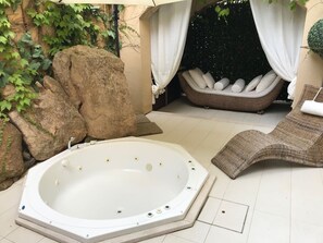 Condo, 3 Bedrooms, Smoking, Balcony | Spa