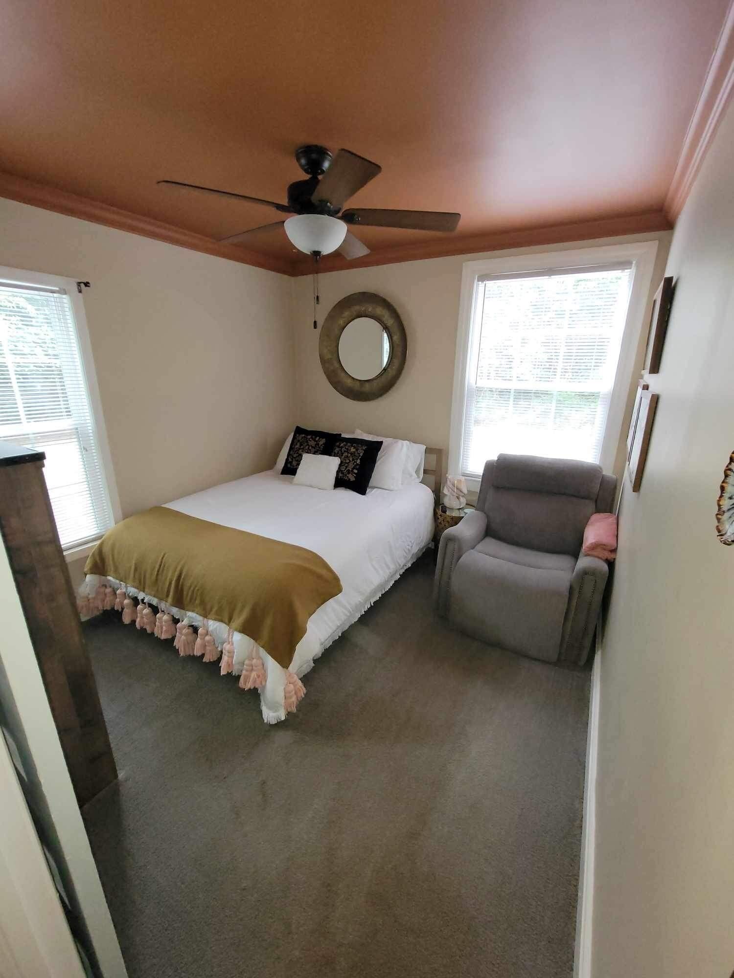 Downtown Cozy Cottage Family Retreat