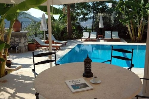 Luxury Spacious, Very Private Villa With own Pool and sea Views