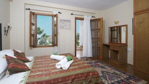 3 bedrooms - Luxury Spacious, Very Private Villa With own Pool and sea Views (Antalya)