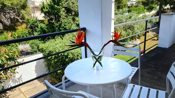 Villa, 1 Bedroom, Smoking, Balcony | Outdoor dining
