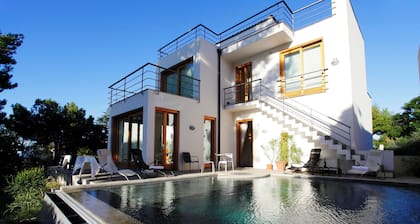 Private Room With Bathroom And Pool
