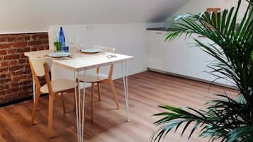 Apartment, 1 Bedroom, Terrace, Garden View | Dining