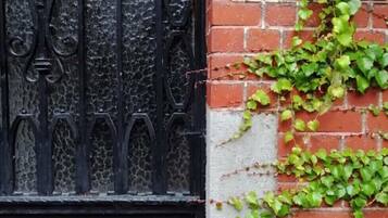 Apartment, 1 Bedroom, Terrace, Garden View | Interior