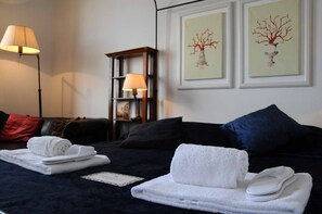 Apartment, 1 Schlafzimmer, Gartenblick | 1 Schlafzimmer, Bügeleisen/Bügelbrett, WLAN, Bettwäsche