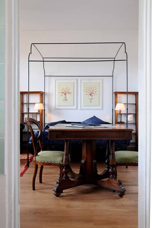 Apartment, 1 Schlafzimmer, Gartenblick | 1 Schlafzimmer, Bügeleisen/Bügelbrett, WLAN, Bettwäsche