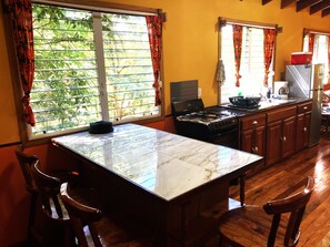 Interior - Family Treehouse Retreat Cozy Cabin in Tropical Gardens, Minutes From Ruins (San Ignacio)