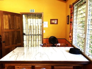 Maison, 2 chambres, fumeur, balcon | Restauration