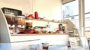 A café counter with food items, a water dispenser, and a coffee machine. - Room-bella Pescara B&b - Abruzzo, Italy (Pescara)