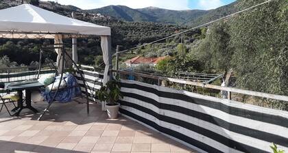 Room in Guest Room - Valle Degli Ulivi - Liguria Italia