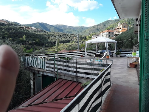 Room in Guest Room - Valle Degli Ulivi - Liguria Italia