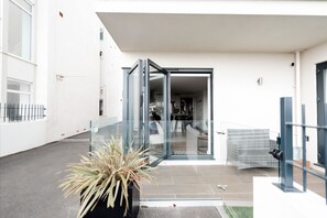 Leilighet, 2 soverom, terrasse, hageutsikt | Eksteriør