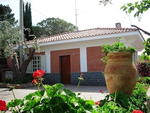 House, 1 Bedroom, Smoking, Garden View | Exterior