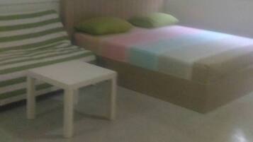 Habitación, 2 habitaciones, vista a la ciudad | Área de sala de estar