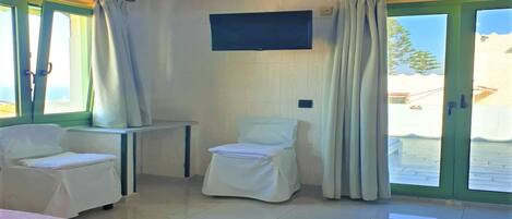 1 bedroom, bed sheets