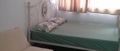 1 bedroom, WiFi, bed sheets