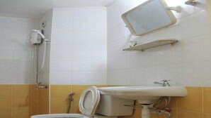 Room, 1 Bedroom, City View | Bathroom | Combined shower/bathtub, towels - Room-thailand Taxi&apartment Hostel (Pak Kret)
