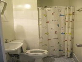 Room, 2 Bedrooms | Bathroom | Free toiletries, towels