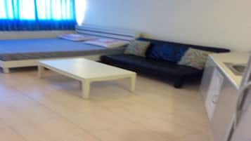 Room, 2 Bedrooms | Living room