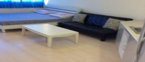 Room, 2 Bedrooms | Living room