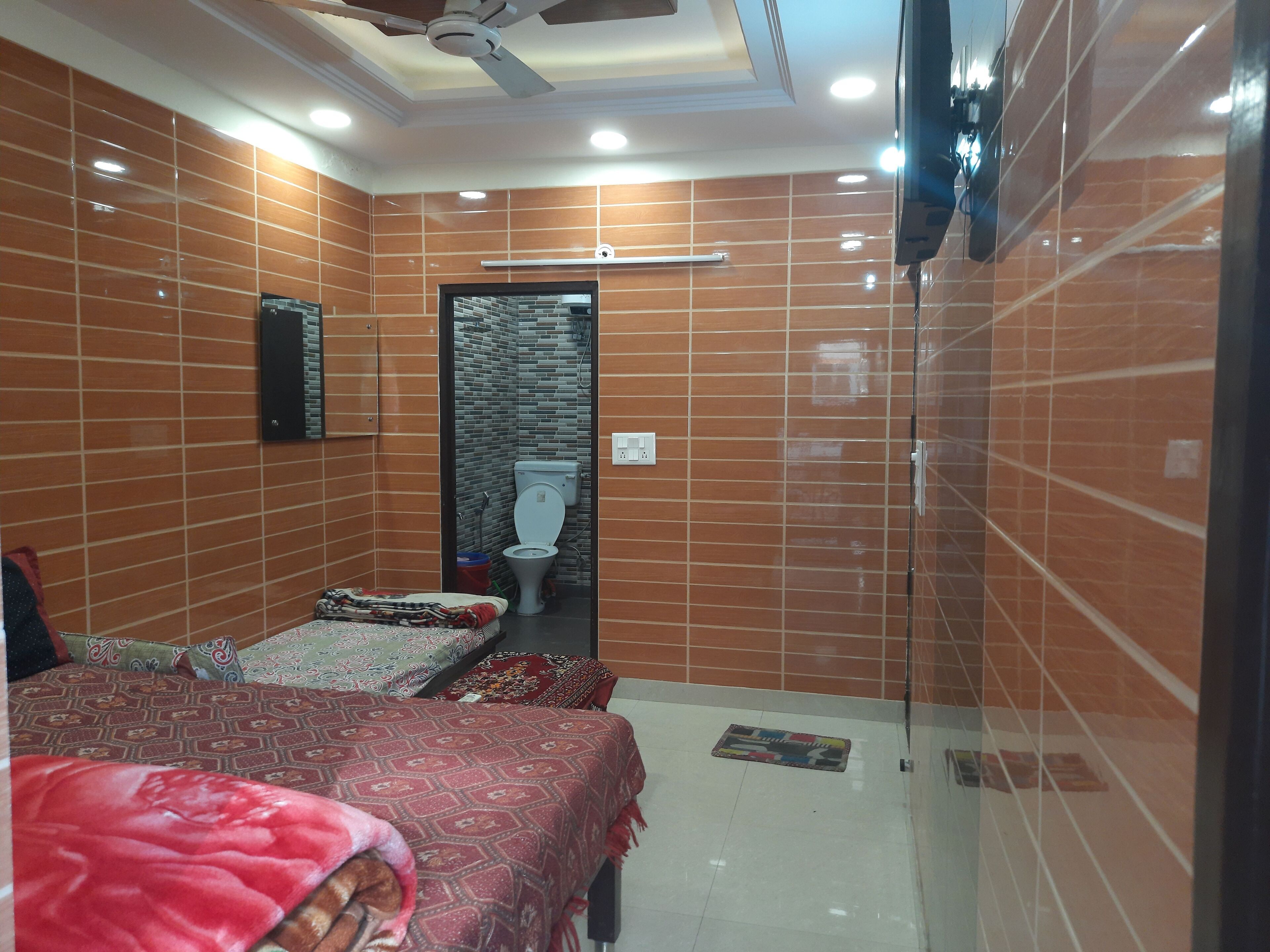 Luxury Private Flat In Lajpat Nagar With Attached Kitchen Kitchen 92,121,74700