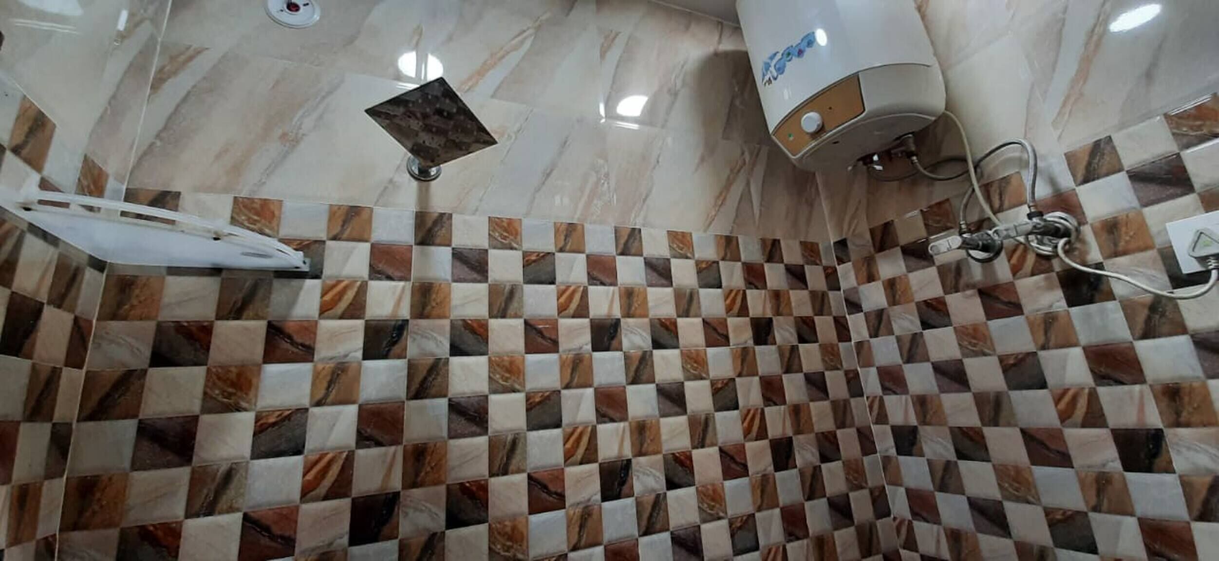 Posh Foreigners Place,couples Allowed Lajpat Nagar