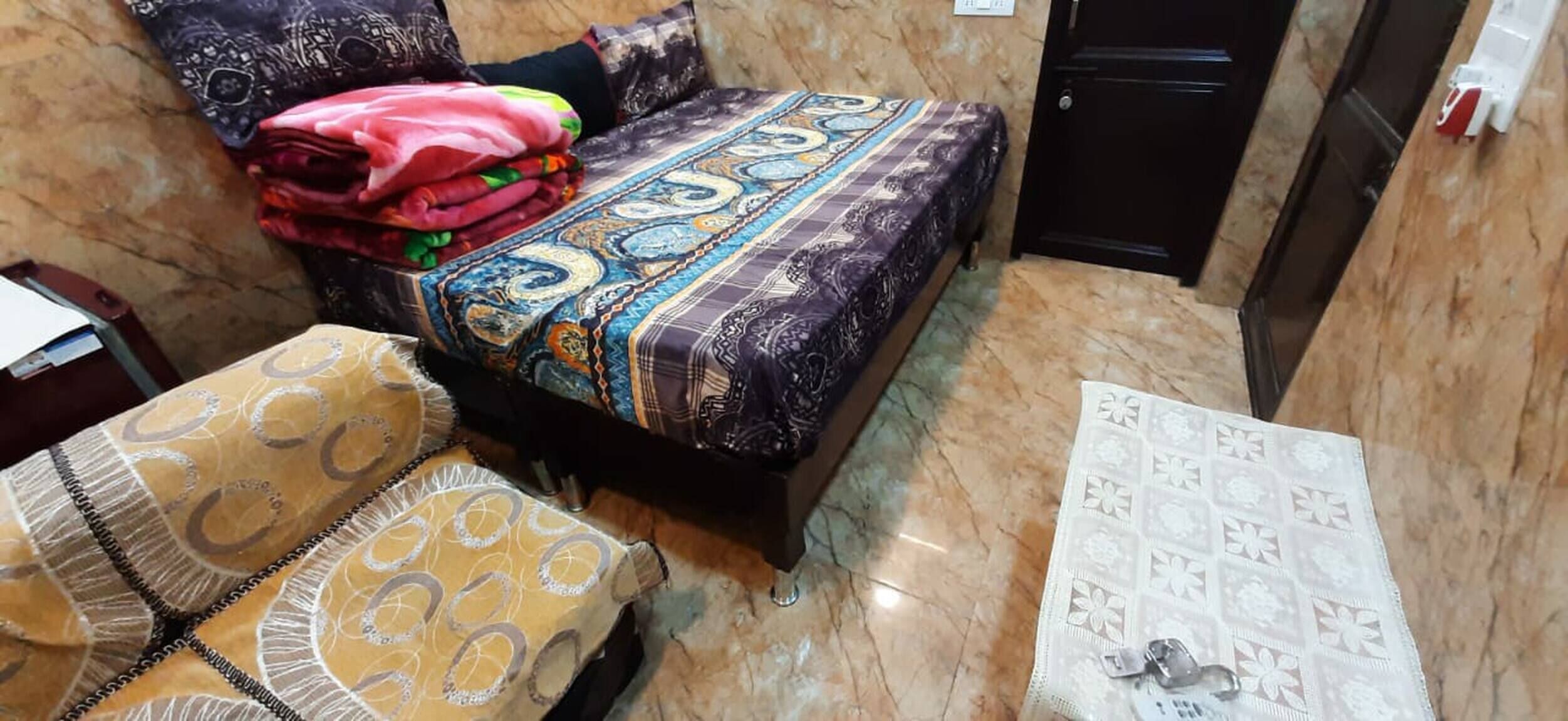 Posh Foreigners Place,couples Allowed Lajpat Nagar