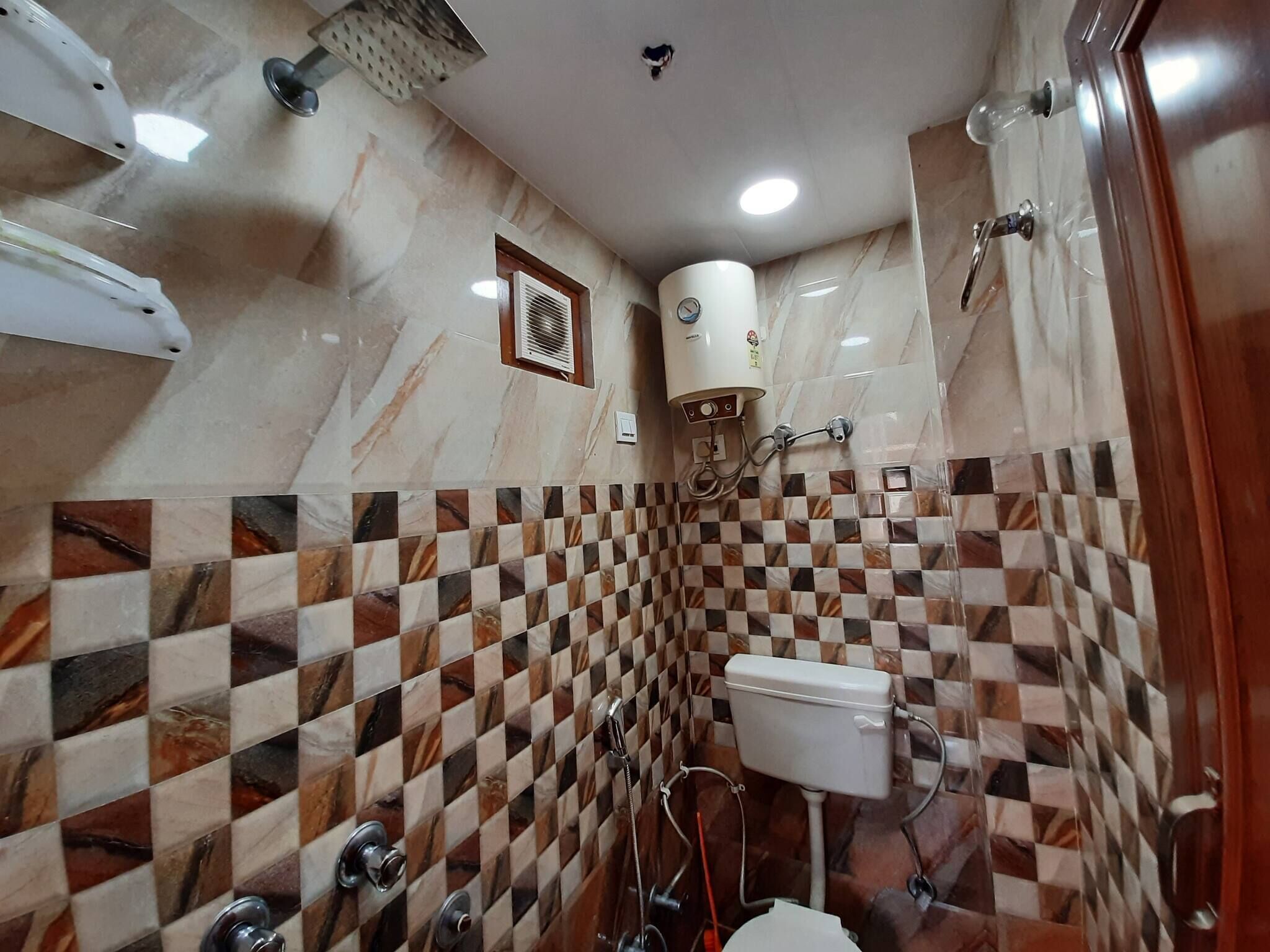 Couple Friendly Private Flat in Posh Lajpat Nagar