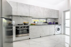 Refrigerador, microondas, horno y lavavajillas