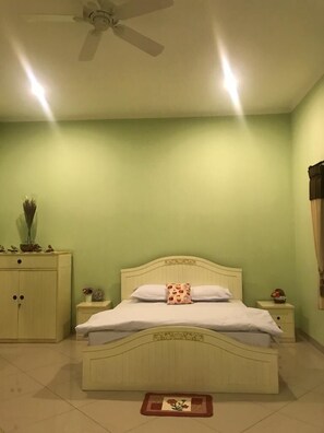 Family Villa | 3 bedrooms, desk, iron/ironing board - Sunny Guest House Lembang (Bandung)