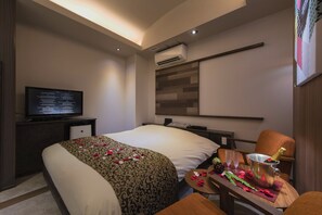 Standard Double Room, Smoking