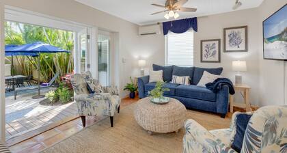 ISLAND DAZE ~ Adorable 2 Bedroom, 2 Bathroom Cottage 1/2 block to Duval!