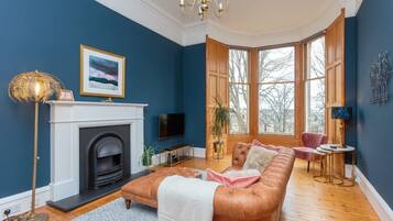 Fernseher, Kamin, Arbeitsbereiche