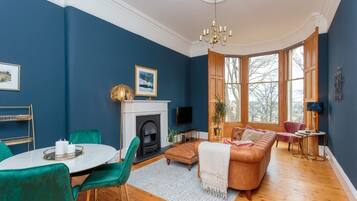 Fernseher, Kamin, Arbeitsbereiche