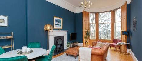 TV, fireplace, offices