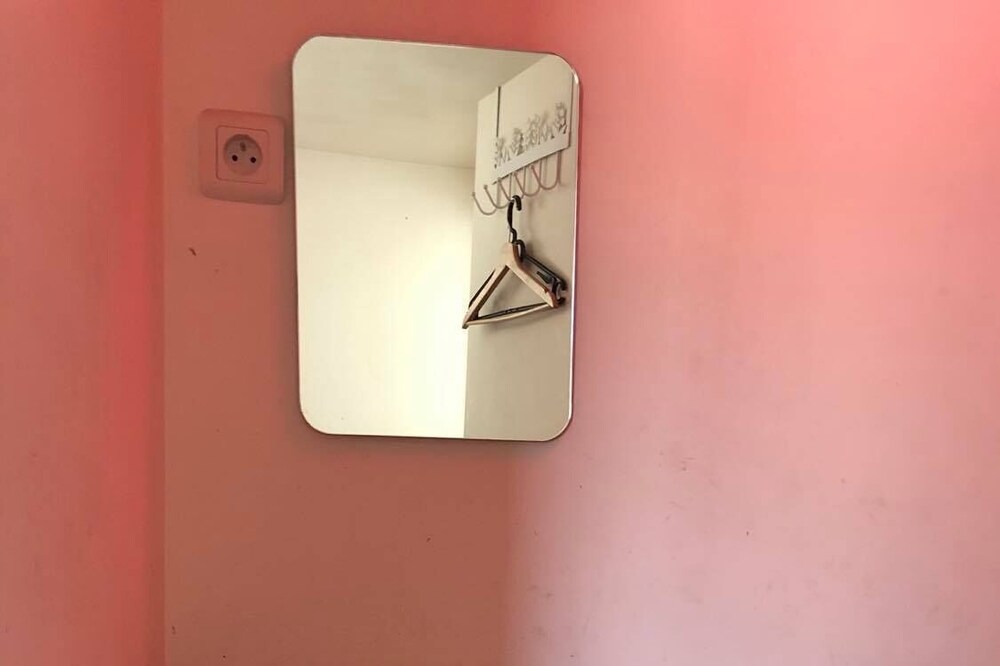 Furnished studio 10 minutes from Paris! Common garden, free indoor parking