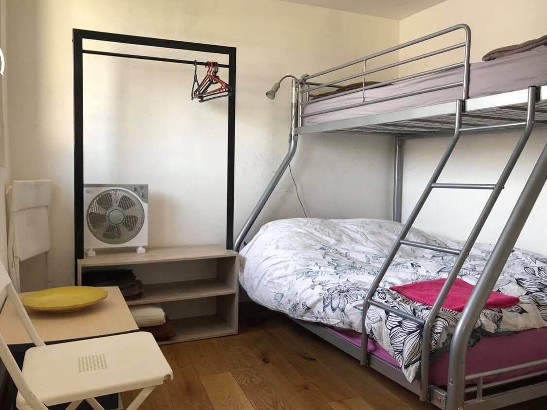 Furnished studio 10 minutes from Paris! Common garden, free indoor parking
