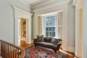 Interior - Historic Simmstown Manor Located on Bourbon Trail (Springfield)