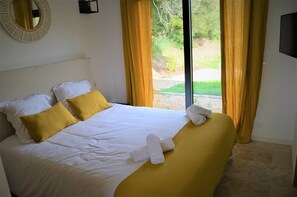2 bedrooms, iron/ironing board, travel cot, free WiFi