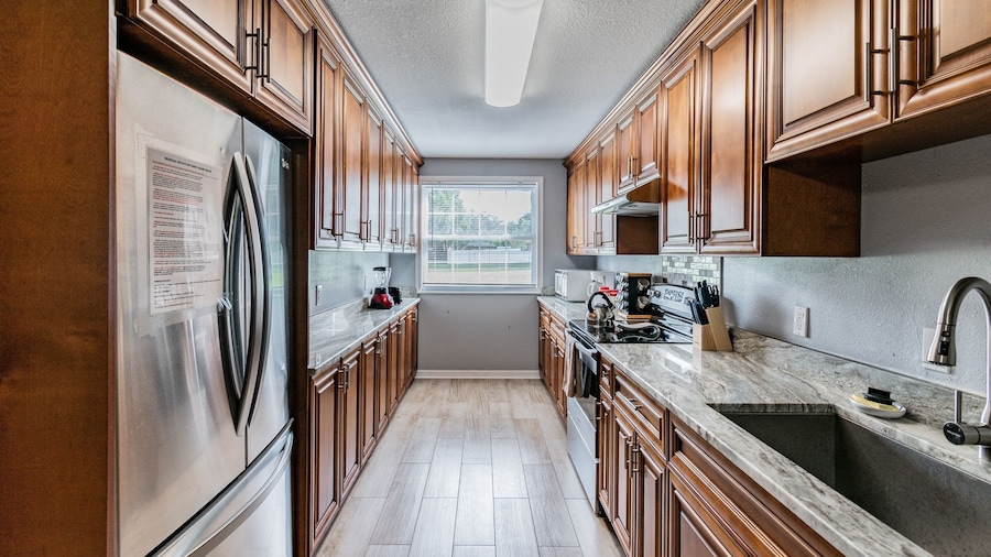 A Large Tropical 7 Bedroom Estate by RedAwning